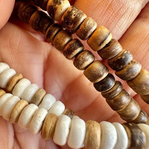 Shark tooth wood and shell beaded necklace - Picture 7 of 8